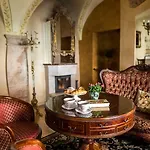 Antique Old Town Studio By Urban Rent