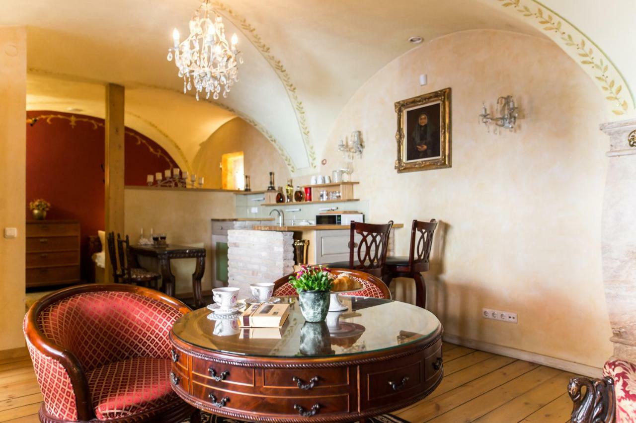 Antique Old Town Studio By Urban Rent * VNO