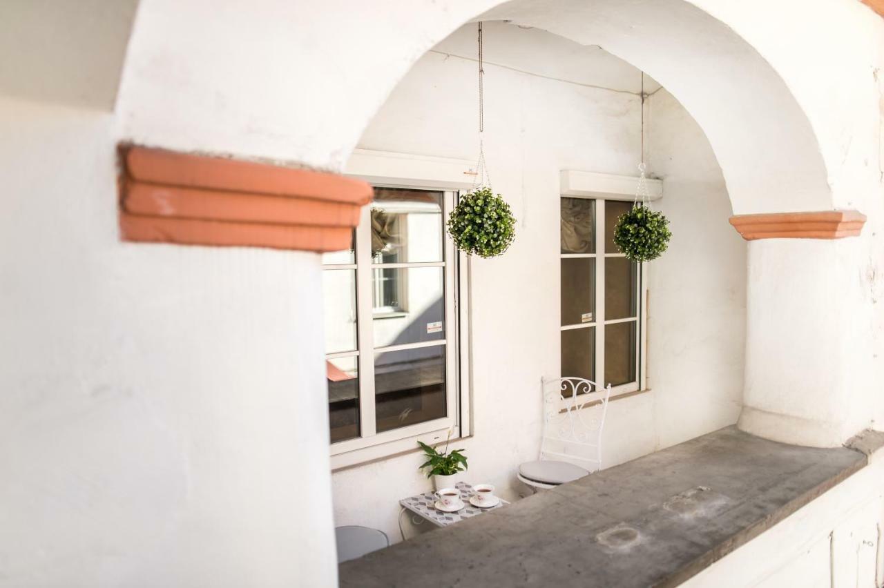 Antique Old Town Studio By Urban Rent